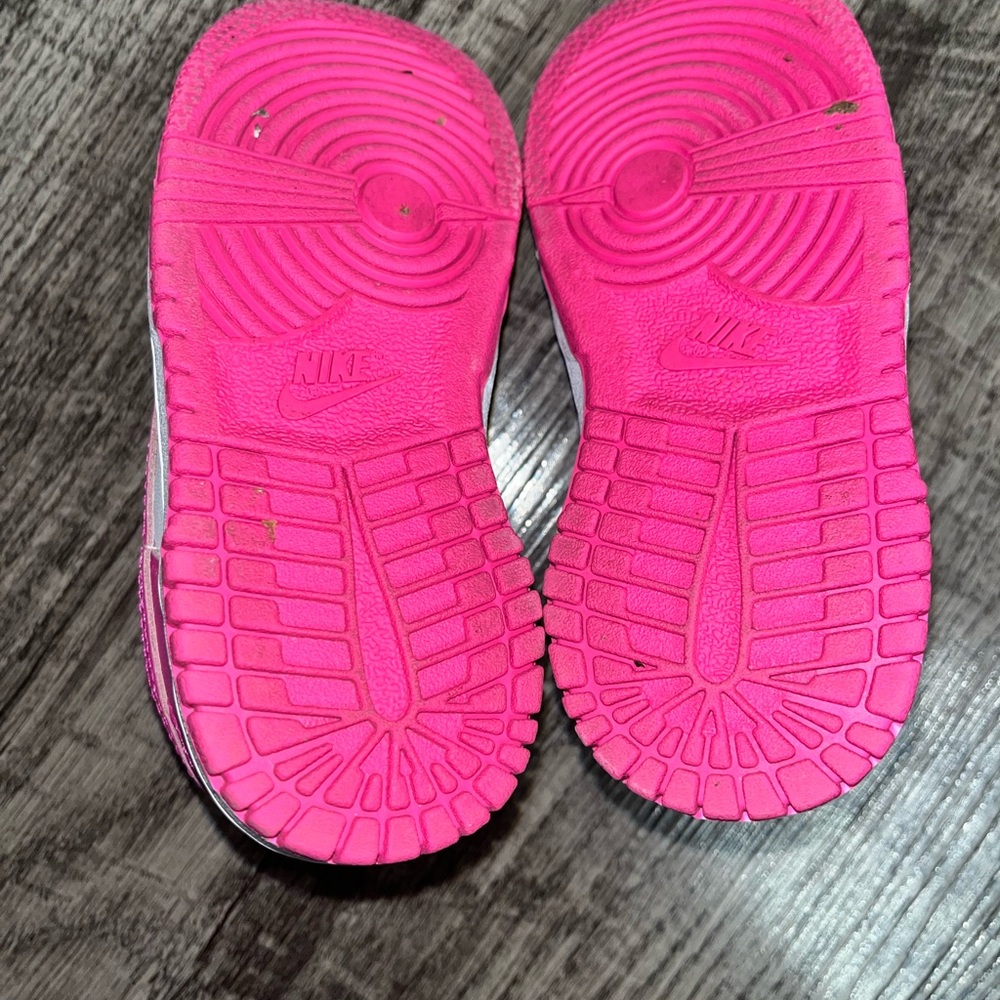 Nike Kids Hot Pink and White Low-Top Sneakers - Picture 4 of 6
